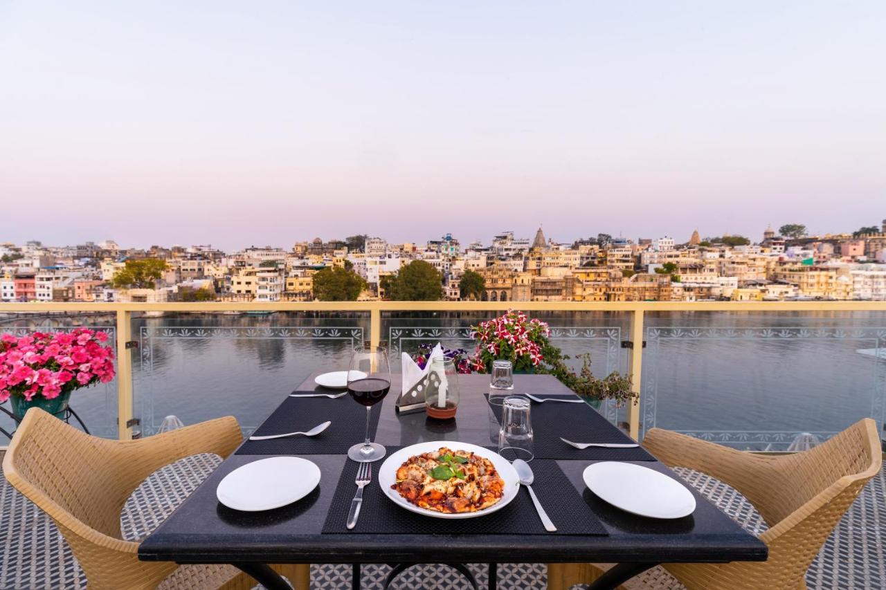 Sarovar - Lake Facing Boutique Hotel On Lake Pichola Udaipur Kültér fotó