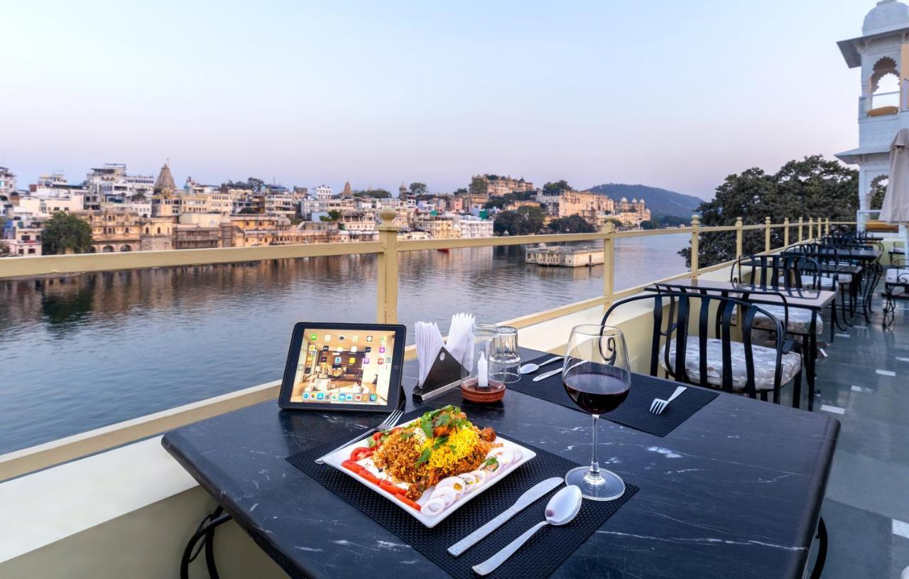 Sarovar - Lake Facing Boutique Hotel On Lake Pichola Udaipur Kültér fotó